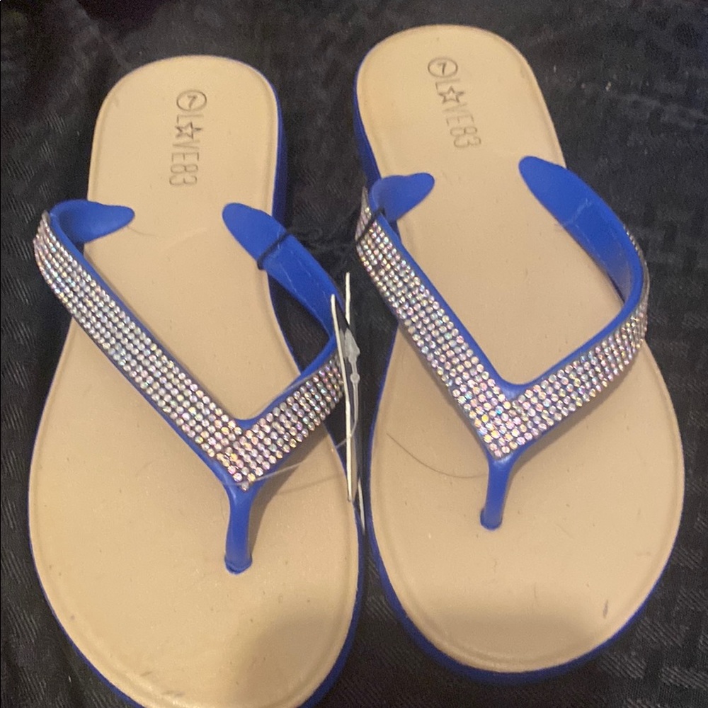 Nwt love21 Blue Rhinestone Embellished Flip Flops size 7